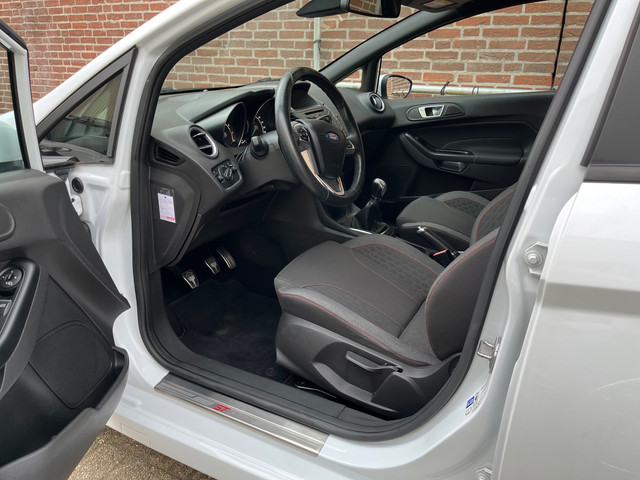 Foto 9 van Ford Fiesta 1.0 EcoBoost ST Line Airco NAP Distbutieriem Nieuw