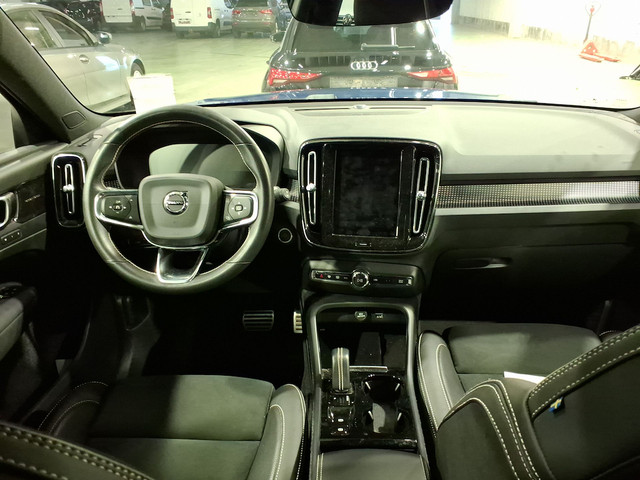 Foto 8 van Volvo XC40 1.5 T5 Twin Engine R-Design BOMVOL | HK-AUDIO | PANO | TREKH. | 360°