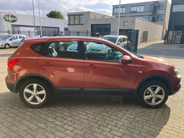 Foto 5 van Nissan Qashqai 1.6 Acenta / PANO DAK / CLIMA / CRUISE / APK SEPTEMBER 2027 / TREKHAAK