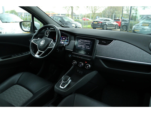 Foto 16 van RENAULT ZOE R135 INTENS 52 KWH | KOOPACCU | CARPLAY | CAMERA | PDC | STOEL. & STUURVERW.