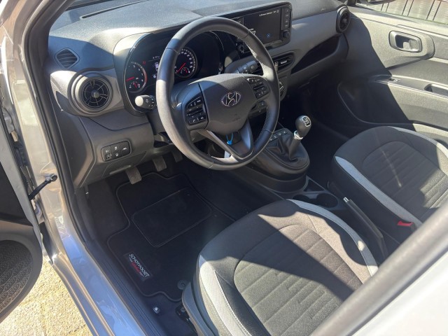 Foto 2 van HYUNDAI I10 1.0 COMFORT 5-ZITS **DAB//CARPLAY//NIEUWSTAAT**