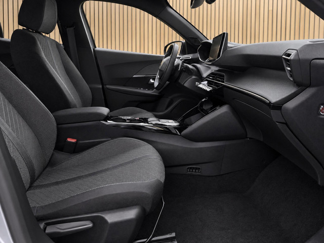 Foto 5 van Peugeot 2008 1.2 Hybrid 145 Allure | Navi / Camera / Climate