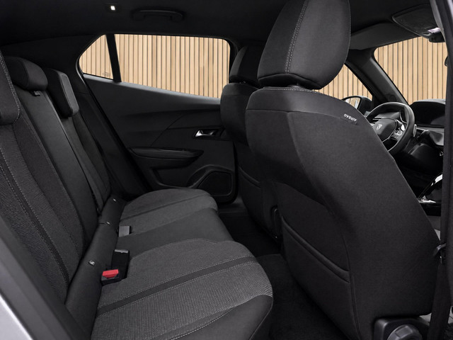 Foto 4 van Peugeot 2008 1.2 Hybrid 145 Allure | Navi / Camera / Climate