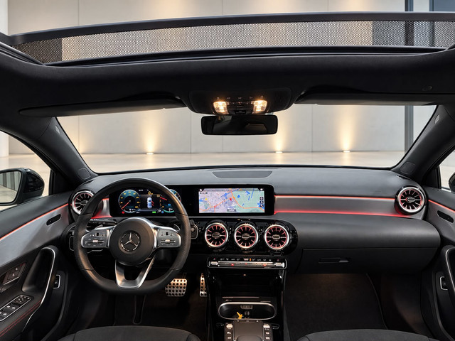 Foto 9 van Mercedes-Benz A-klasse 250 e AMG Limited|PANO|Black Edition
