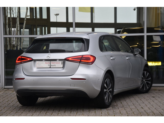 Foto 6 van Mercedes-Benz A-klasse A180 Business Solution Automaat | BTW | Widescreen | Camera | CarPlay | LED