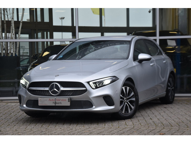 Foto 5 van Mercedes-Benz A-klasse A180 Business Solution Automaat | BTW | Widescreen | Camera | CarPlay | LED