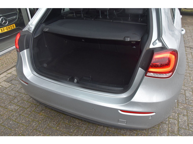 Foto 2 van Mercedes-Benz A-klasse A180 Business Solution Automaat | BTW | Widescreen | Camera | CarPlay | LED