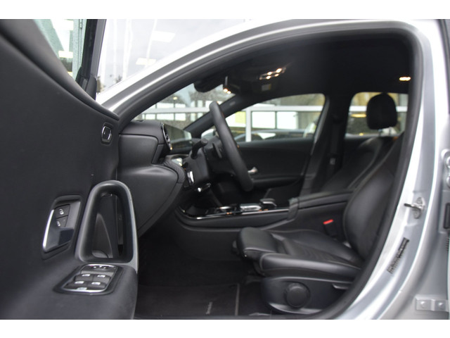 Mercedes-Benz A-klasse A180 Business Solution Automaat | BTW | Widescreen | Camera | CarPlay | LED