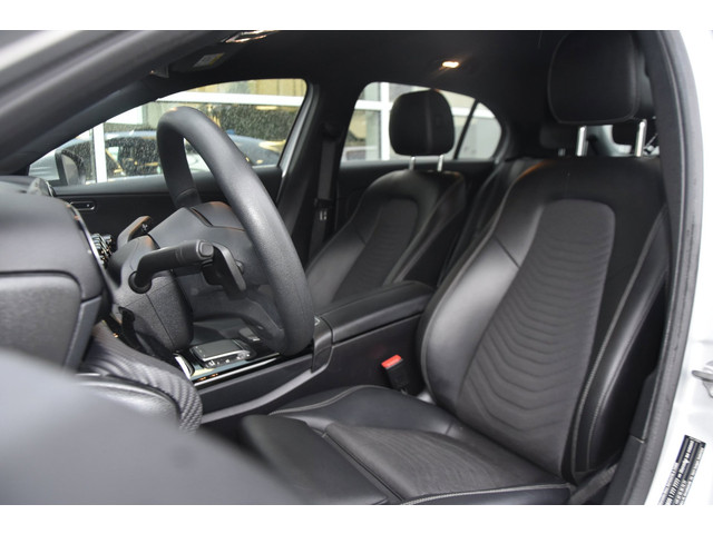 Foto 10 van Mercedes-Benz A-klasse A180 Business Solution Automaat | BTW | Widescreen | Camera | CarPlay | LED