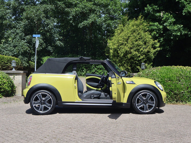 Foto 3 van Mini Mini Cabrio 1.6 Cooper S 175pk Xenon/17"/Stoelverwarm