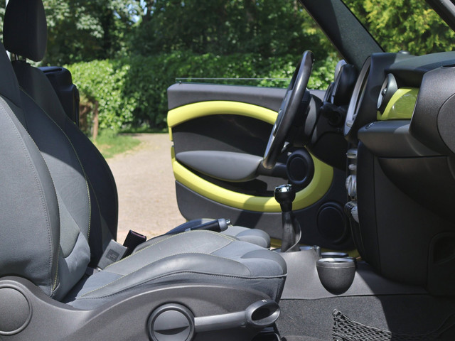 Mini Mini Cabrio 1.6 Cooper S 175pk Xenon/17"/Stoelverwarm