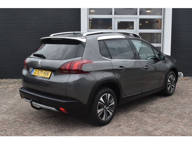 Foto 4 van Peugeot 2008 PureTech 130 Allure Automaat | Trekhaak | Panoramadak | Airco | Navi |