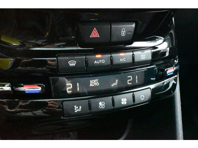 Peugeot 2008 PureTech 130 Allure Automaat | Trekhaak | Panoramadak | Airco | Navi |