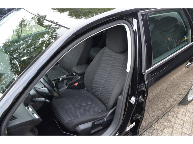 Foto 5 van Peugeot 308 SW 1.2 PureTech Blue Lease | Dealer onderhouden | Riem vervangen