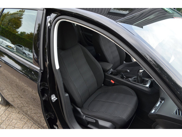 Foto 3 van Peugeot 308 SW 1.2 PureTech Blue Lease | Dealer onderhouden | Riem vervangen