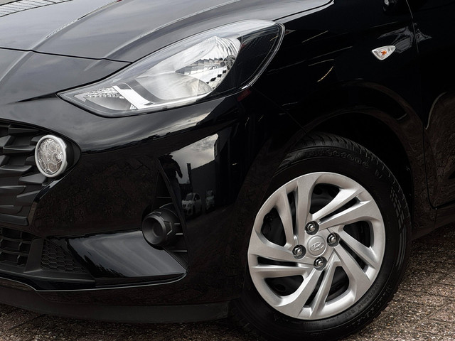 Foto 6 van Hyundai I10 1.0 Premium | Camera | Stoelverwarming | Navigatie by App | Climate control | Cruise Con