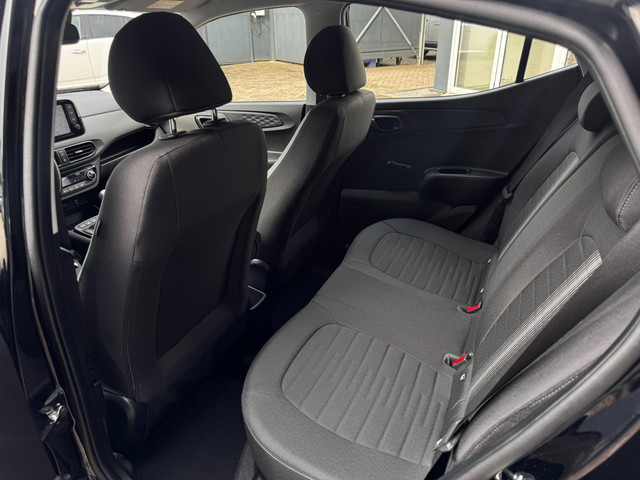 Foto 10 van Hyundai I10 1.0 Premium | Camera | Stoelverwarming | Navigatie by App | Climate control | Cruise Con