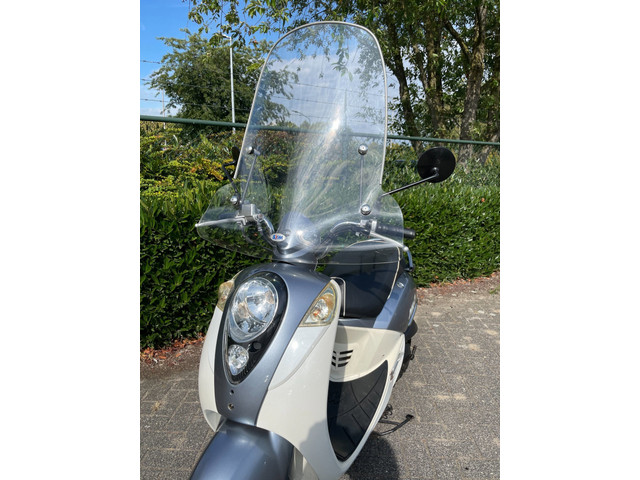 Foto 4 van SYM Mio 50 Scooter Windscherm Hoog BETAAL met in3