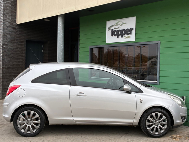 Foto 4 van Opel Corsa 1.2-16V '111' Edition|1e Eigenaar|Airco|CruiseControl|Elektr.ramen|LM-Velgen|NAP|Nieuwe A