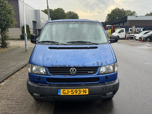 Foto 6 van Volkswagen Caravelle Camper 102 pk | automaat | youngtimer