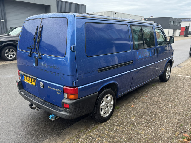 Foto 9 van Volkswagen Caravelle Camper 102 pk | automaat | youngtimer