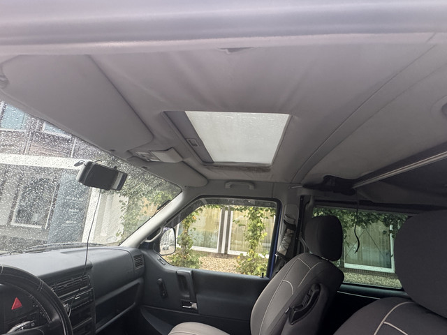 Foto 3 van Volkswagen Caravelle Camper 102 pk | automaat | youngtimer