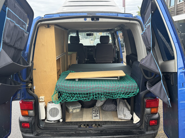 Foto 4 van Volkswagen Caravelle Camper 102 pk | automaat | youngtimer
