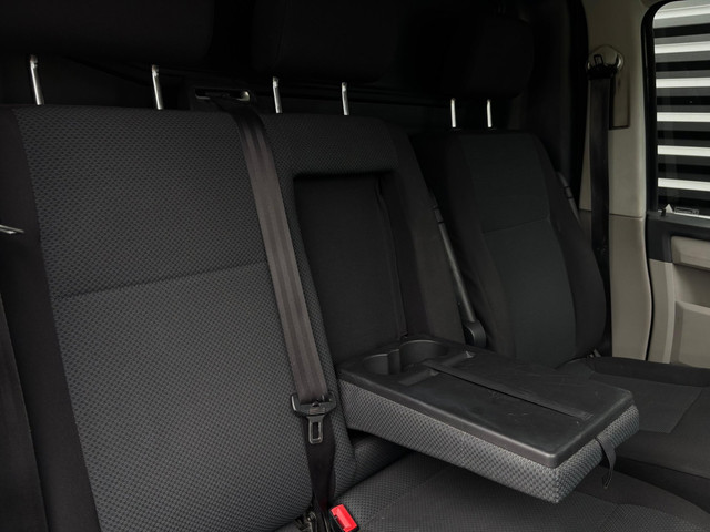 Foto 8 van Volkswagen Transporter 2.0 TDI L2H2| 180PK|CAMERA| CARPLAY| SENSOREN| TREKHAAK|