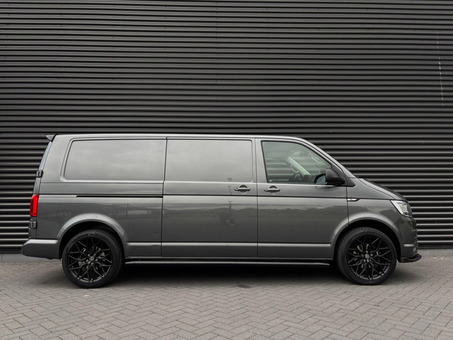 Foto 3 van Volkswagen Transporter 2.0 TDI L2H2| 180PK|CAMERA| CARPLAY| SENSOREN| TREKHAAK|
