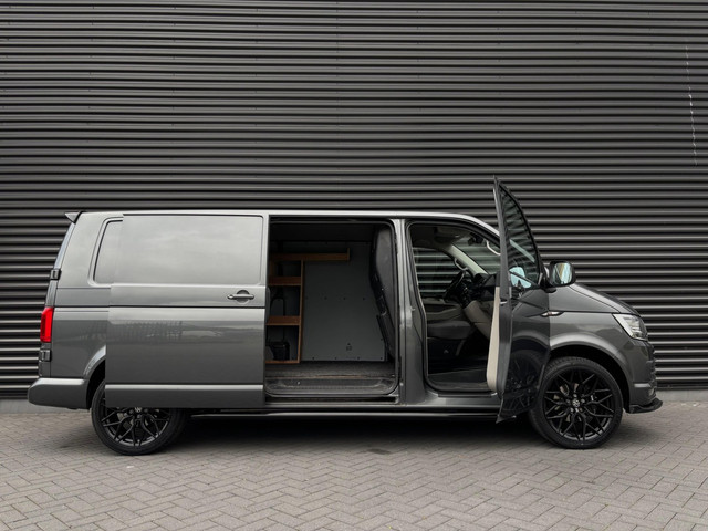 Foto 2 van Volkswagen Transporter 2.0 TDI L2H2| 180PK|CAMERA| CARPLAY| SENSOREN| TREKHAAK|
