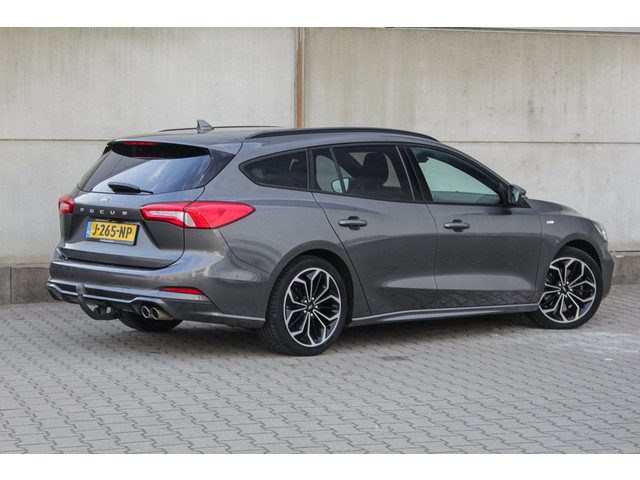 Foto 9 van Ford Focus Wagon 1.0 EcoBoost Titanium Business - ST-Line - Automaat - Camera - Trekhaak - Stuurverw