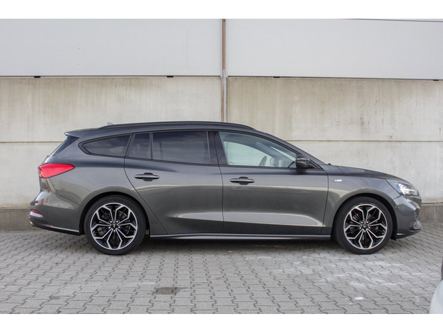 Foto 7 van Ford Focus Wagon 1.0 EcoBoost Titanium Business - ST-Line - Automaat - Camera - Trekhaak - Stuurverw