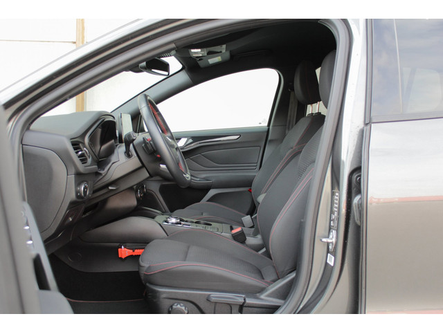 Foto 6 van Ford Focus Wagon 1.0 EcoBoost Titanium Business - ST-Line - Automaat - Camera - Trekhaak - Stuurverw