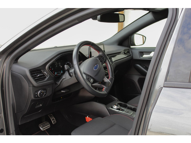 Foto 5 van Ford Focus Wagon 1.0 EcoBoost Titanium Business - ST-Line - Automaat - Camera - Trekhaak - Stuurverw