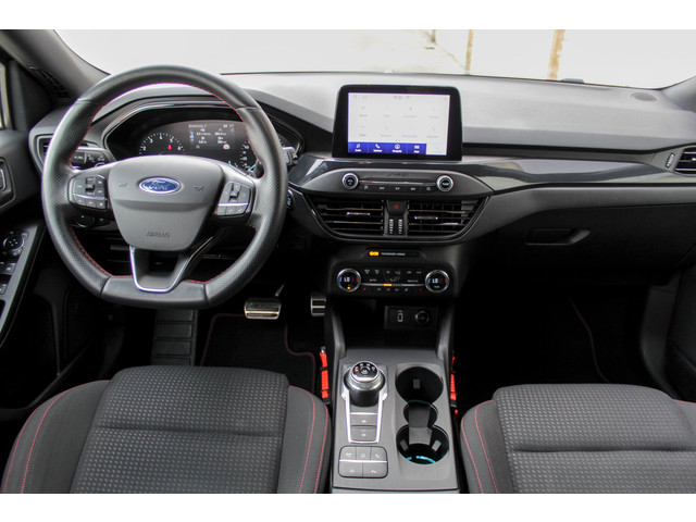 Foto 4 van Ford Focus Wagon 1.0 EcoBoost Titanium Business - ST-Line - Automaat - Camera - Trekhaak - Stuurverw