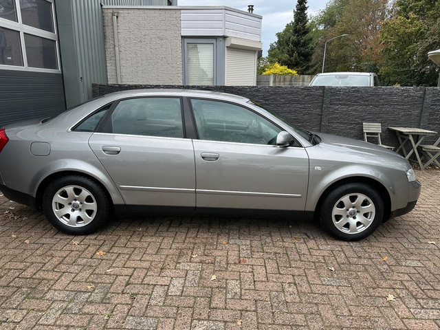Foto 6 van Audi A4 Limousine 1.6