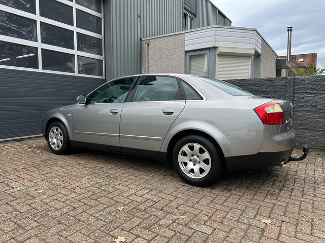 Foto 5 van Audi A4 Limousine 1.6