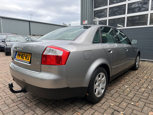 Foto 4 van Audi A4 Limousine 1.6