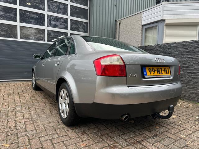 Foto 3 van Audi A4 Limousine 1.6
