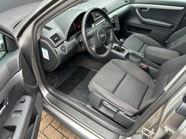 Foto 2 van Audi A4 Limousine 1.6