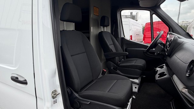 Foto 7 van MERCEDES-BENZ SPRINTER 311 CDI 84KW 114PK L3H2 AUTOMAAT EURO 6 AIRCO/ ORIGINEEL AUDIO/ CAMERA/ 100% DEALERONDERHOUDEN