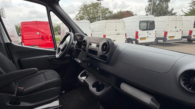 Foto 6 van MERCEDES-BENZ SPRINTER 311 CDI 84KW 114PK L3H2 AUTOMAAT EURO 6 AIRCO/ ORIGINEEL AUDIO/ CAMERA/ 100% DEALERONDERHOUDEN