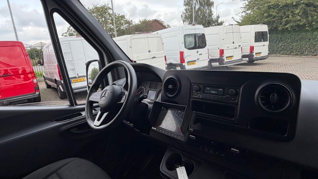 Foto 5 van MERCEDES-BENZ SPRINTER 311 CDI 84KW 114PK L3H2 AUTOMAAT EURO 6 AIRCO/ ORIGINEEL AUDIO/ CAMERA/ 100% DEALERONDERHOUDEN