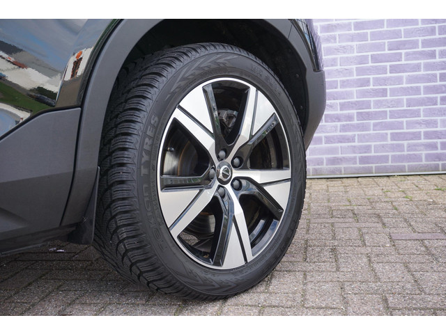 Foto 9 van Volvo XC40 Recharge P8 AWD R-Design | Trekhaak | Adaptieve cruise control | vierwiel aandrijving | G
