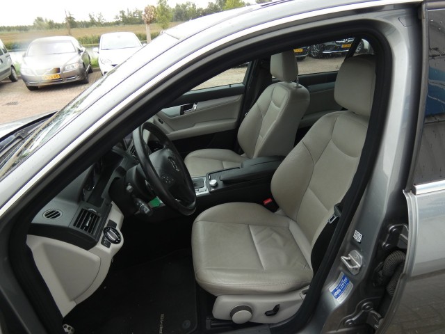 Foto 3 van MERCEDES-BENZ C-KLASSE 200 Kompressor AMG EDITION AUT.,H&K,Leer,Clima,Trhaak