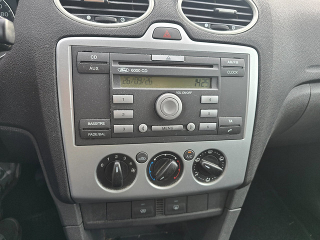 Foto 6 van Ford Focus Wagon 1.6-16V Futura Airco