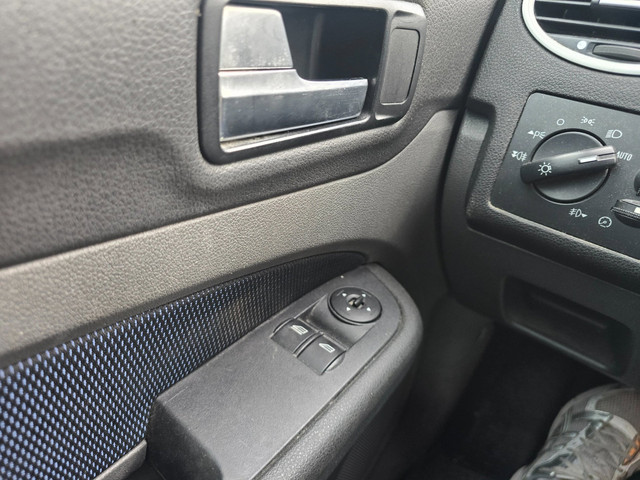 Foto 4 van Ford Focus Wagon 1.6-16V Futura Airco