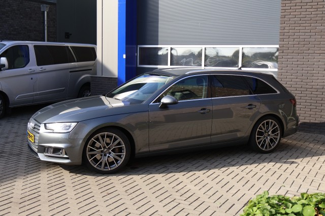 Foto 3 van AUDI A4  AVANT 45 TDI QUATTRO