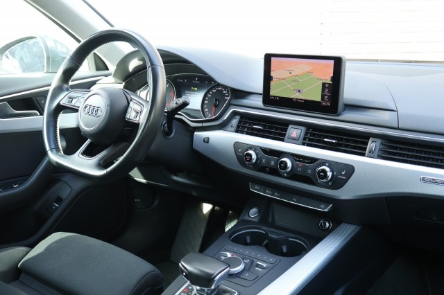 Foto 9 van AUDI A4  AVANT 45 TDI QUATTRO