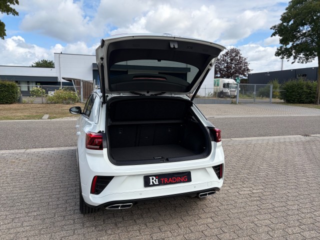 Foto 2 van VOLKSWAGEN T-ROC 1.5 TSI R-Line Pano Camera Adaptive Cruise